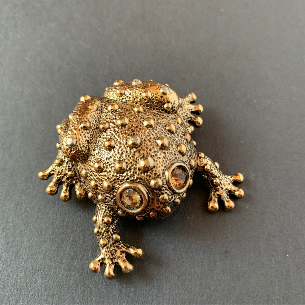 Ciner frogs brooches